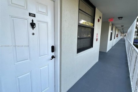 Condominio en alquiler en Davie, Florida, 2 dormitorios, 128.67 m2 № 2010430 - foto 2