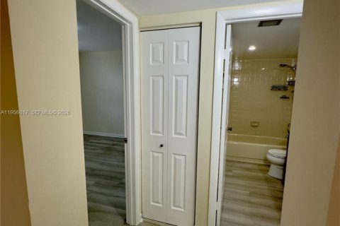 Condominio en alquiler en Davie, Florida, 2 dormitorios, 128.67 m2 № 2010430 - foto 13