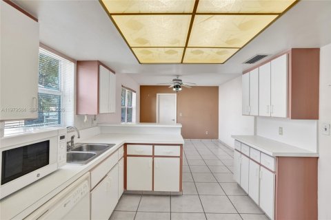 Купить виллу или дом в Катлер-Бей, Флорида 4 спальни, 147.53м2, № 2043408 - фото 22