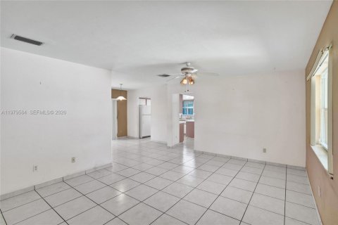 Купить виллу или дом в Катлер-Бей, Флорида 4 спальни, 147.53м2, № 2043408 - фото 6