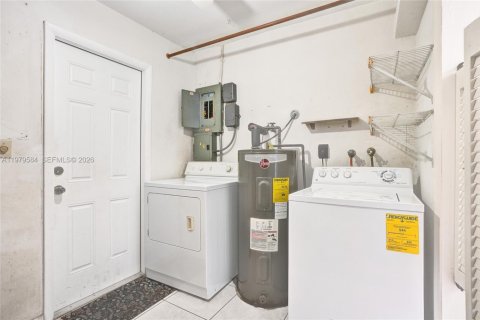 Купить виллу или дом в Катлер-Бей, Флорида 4 спальни, 147.53м2, № 2043408 - фото 9