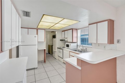 Купить виллу или дом в Катлер-Бей, Флорида 4 спальни, 147.53м2, № 2043408 - фото 2