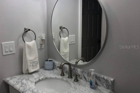 Condo in Sarasota, Florida, 2 bedrooms  № 721114 - photo 18