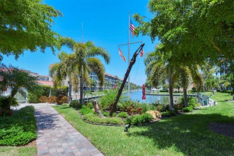 Condo in Sarasota, Florida, 2 bedrooms  № 721114 - photo 24