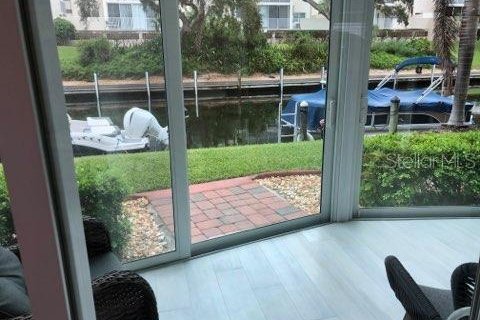Condo in Sarasota, Florida, 2 bedrooms  № 721114 - photo 10