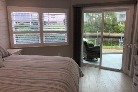 Condo in Sarasota, Florida, 2 bedrooms  № 721114 - photo 12