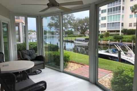 Condo in Sarasota, Florida, 2 bedrooms  № 721114 - photo 9