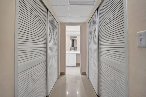 Купить кондоминиум в Холливуд, Флорида 3 комнаты, 84.08м2, № 2187190 - фото 26