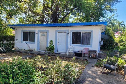 House in Miami, Florida 4 bedrooms, 151.8 sq.m. № 2013204 - photo 3