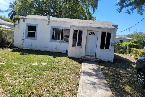 House in Miami, Florida 4 bedrooms, 151.8 sq.m. № 2013204