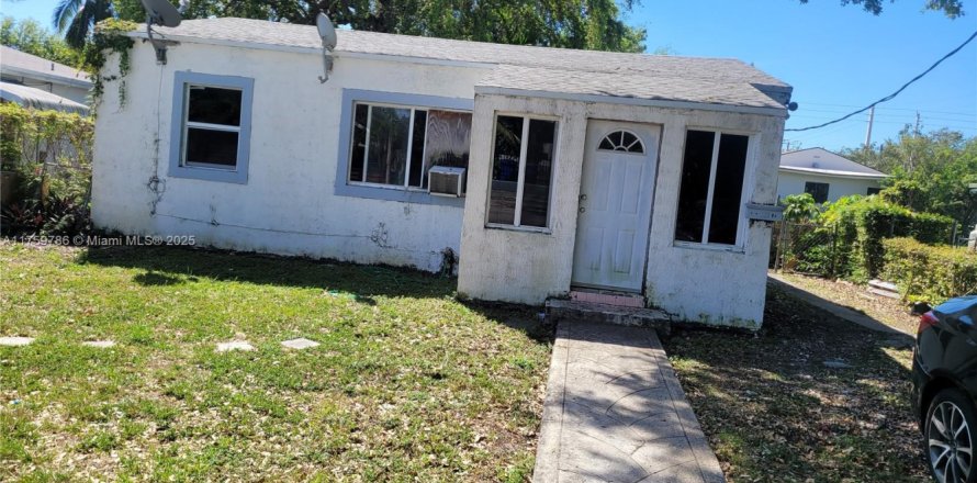 House in Miami, Florida 4 bedrooms, 151.8 sq.m. № 2013204