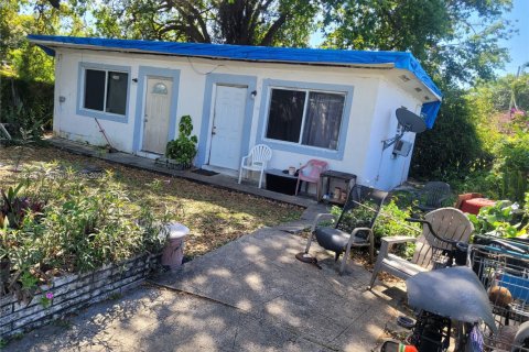 House in Miami, Florida 4 bedrooms, 151.8 sq.m. № 2013204 - photo 2