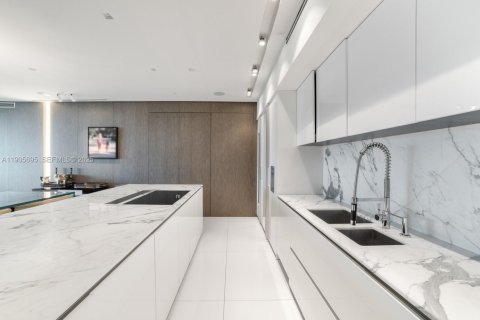 Condo in Bal Harbour, Florida, 2 bedrooms  № 2081967 - photo 10