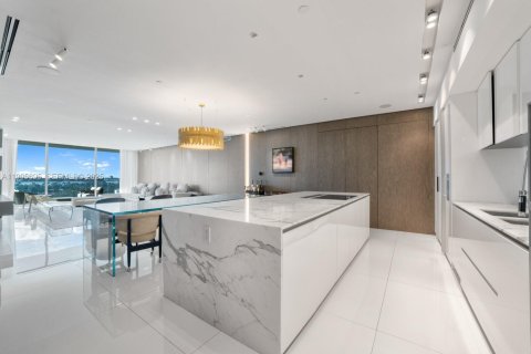 Condo in Bal Harbour, Florida, 2 bedrooms  № 2081967 - photo 7