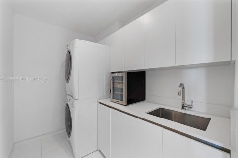 Condo in Bal Harbour, Florida, 2 bedrooms  № 2081967 - photo 26