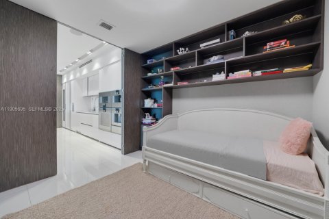 Condo in Bal Harbour, Florida, 2 bedrooms  № 2081967 - photo 12