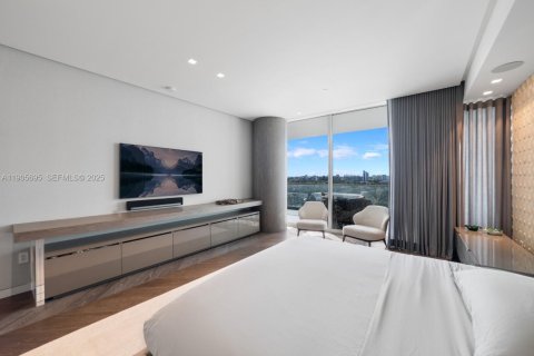 Condo in Bal Harbour, Florida, 2 bedrooms  № 2081967 - photo 16