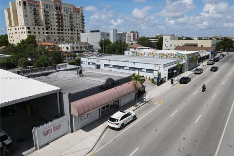 Commercial property in Miami, Florida № 2089020 - photo 2