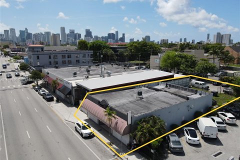 Commercial property in Miami, Florida № 2089020