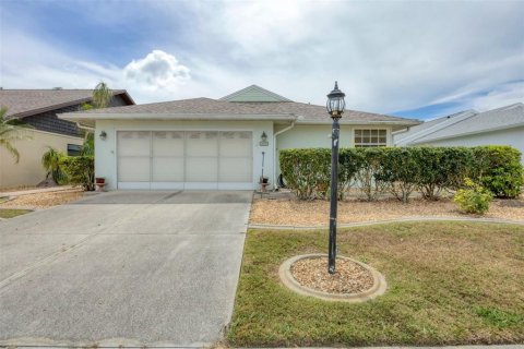 Villa ou maison à vendre à Port Charlotte, Floride: 2 chambres, 141.95 m2 № 2200734 - photo 3