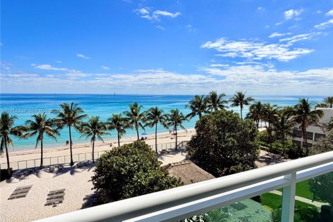 Condo in Hollywood, Florida, 2 bedrooms  № 2041364