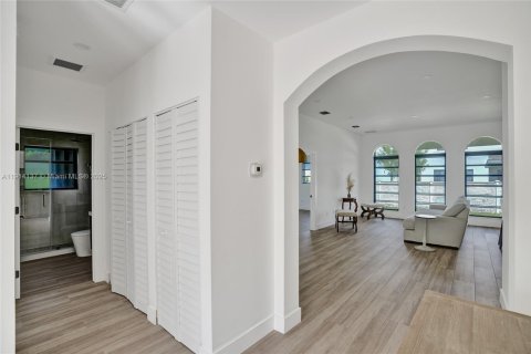Immobilier commercial à vendre à Miami, Floride: 248.23 m2 № 1969600 - photo 12