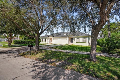 Immobilier commercial à vendre à Miami, Floride: 248.23 m2 № 1969600 - photo 8