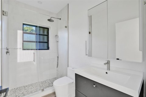 Immobilier commercial à vendre à Miami, Floride: 248.23 m2 № 1969600 - photo 18
