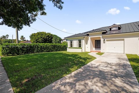 Immobilier commercial à vendre à Miami, Floride: 248.23 m2 № 1969600 - photo 3