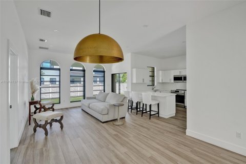 Immobilier commercial à vendre à Miami, Floride: 248.23 m2 № 1969600 - photo 21