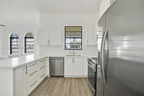 Immobilier commercial à vendre à Miami, Floride: 248.23 m2 № 1969600 - photo 24