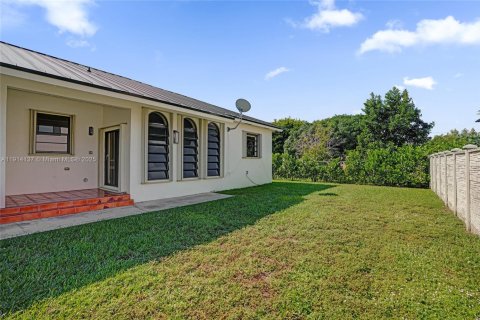 Immobilier commercial à vendre à Miami, Floride: 248.23 m2 № 1969600 - photo 11