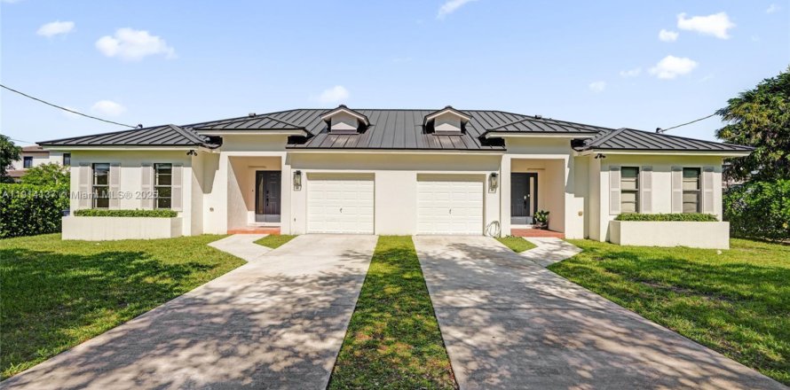 Immobilier commercial à Miami, Floride 248.23 m2 № 1969600