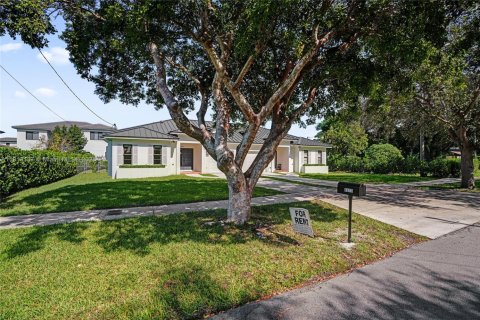 Immobilier commercial à vendre à Miami, Floride: 248.23 m2 № 1969600 - photo 6