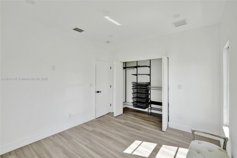 Immobilier commercial à vendre à Miami, Floride: 248.23 m2 № 1969600 - photo 16