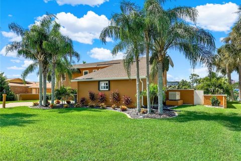 House in New Smyrna Beach, Florida 3 bedrooms, 270.9 sq.m. № 1342608 - photo 6