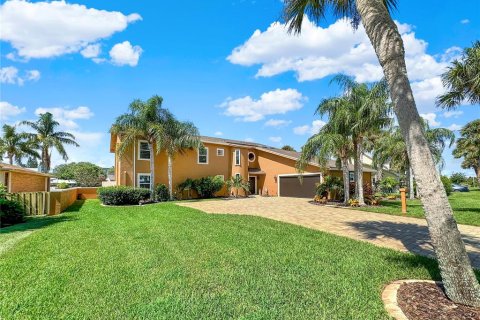 House in New Smyrna Beach, Florida 3 bedrooms, 270.9 sq.m. № 1342608 - photo 4