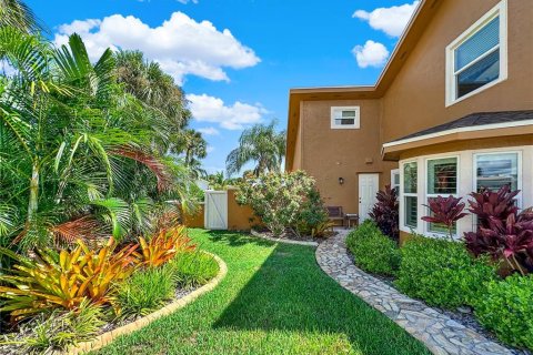 House in New Smyrna Beach, Florida 3 bedrooms, 270.9 sq.m. № 1342608 - photo 11