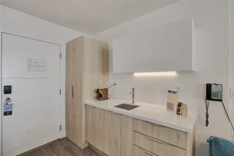 Condominio en venta en Miami Beach, Florida, 30.75 m2 № 1861033 - foto 7