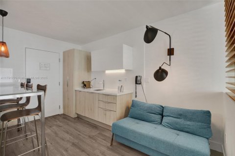 Condominio en venta en Miami Beach, Florida, 30.75 m2 № 1861033 - foto 9