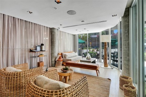 Condominio en venta en Miami Beach, Florida, 30.75 m2 № 1861033 - foto 19