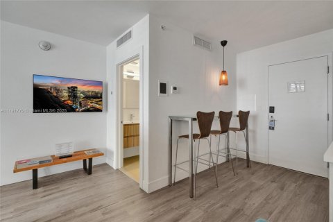 Condominio en venta en Miami Beach, Florida, 30.75 m2 № 1861033 - foto 8