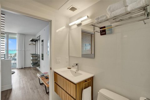 Condominio en venta en Miami Beach, Florida, 30.75 m2 № 1861033 - foto 15