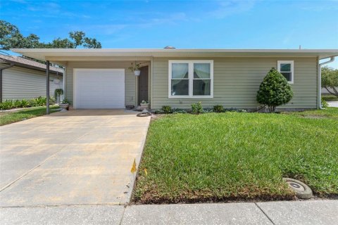 House in Lakeland, Florida 2 bedrooms, 98.2 sq.m. № 1848472 - photo 1