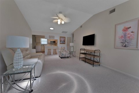House in Lakeland, Florida 2 bedrooms, 98.2 sq.m. № 1848472 - photo 3