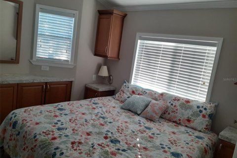 Condo in Clermont, Florida, 1 bedroom № 2108215 - photo 9