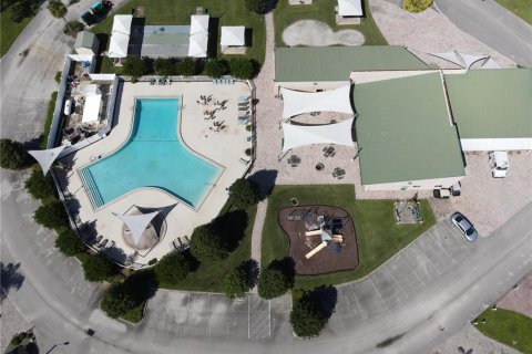 Condo in Clermont, Florida, 1 bedroom № 2108215 - photo 19