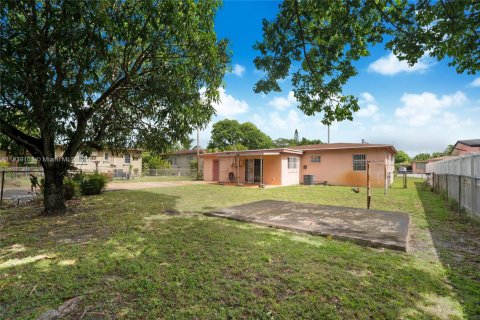 House in North Miami, Florida 3 bedrooms, 125.14 sq.m. № 1831129 - photo 16