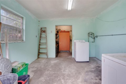 House in North Miami, Florida 3 bedrooms, 125.14 sq.m. № 1831129 - photo 14