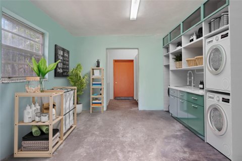 House in North Miami, Florida 3 bedrooms, 125.14 sq.m. № 1831129 - photo 15